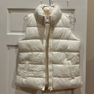 Cream bubble vest brand new tag still on size Medium Old Navy